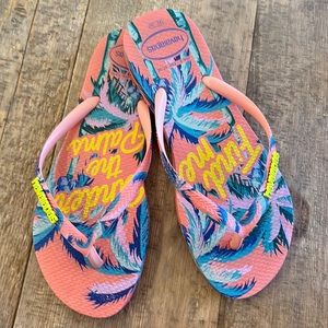 Havaianas flip flops.. fun color for summer